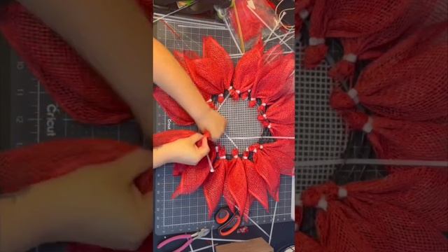 Poinsettia Wreath, holiday decor, Christmas crafts, Christmas decor, diy holiday decor смотреть онлайн