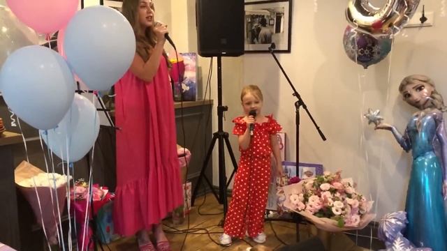 День рождения ?Полины 5 лет ?Полина поёт вместе с Мамой ? смотреть онлайн