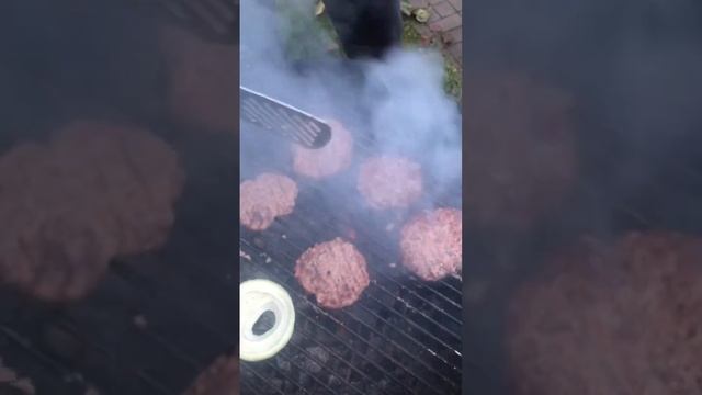 Бургер древних римлян с секретным соусом Полный рецепт в инсте: JekaJarit смотреть онлайн