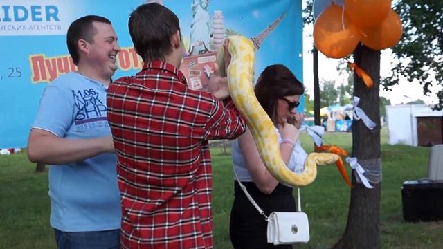 Это питон! Фотографируемся с питоном ! смотреть онлайн