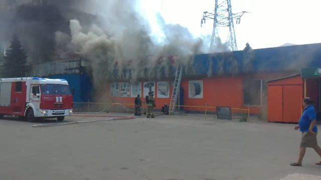 Пожар на Ярославке возле РЕНО центра видео 2 смотреть онлайн