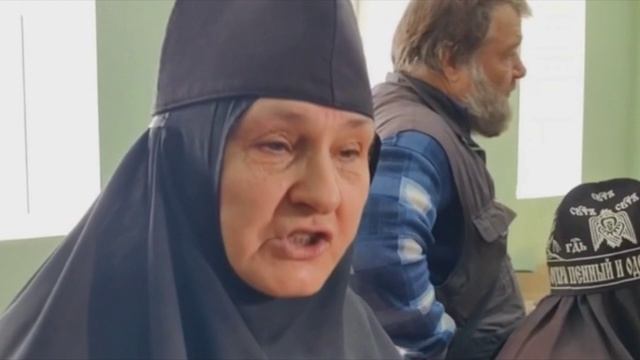 Матушки и прихожане голосуют на референдуме о присоединении к России смотреть онлайн