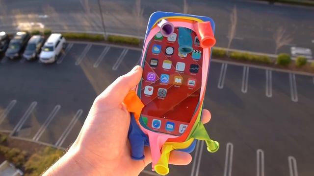 Спасет ли iPhone 6s чехол из 8 надувных шаров при падении с 30 м смотреть онлайн