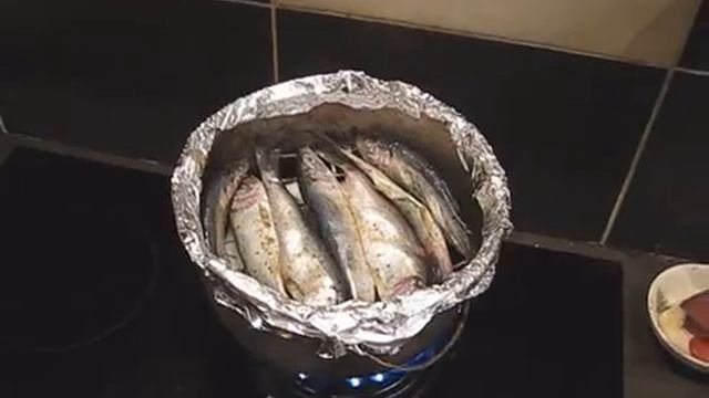 Kоптим салаку без коптильни смотреть онлайн