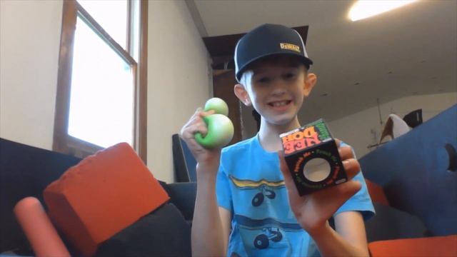 NeeDoh The Groovy Glob (toy review) смотреть онлайн