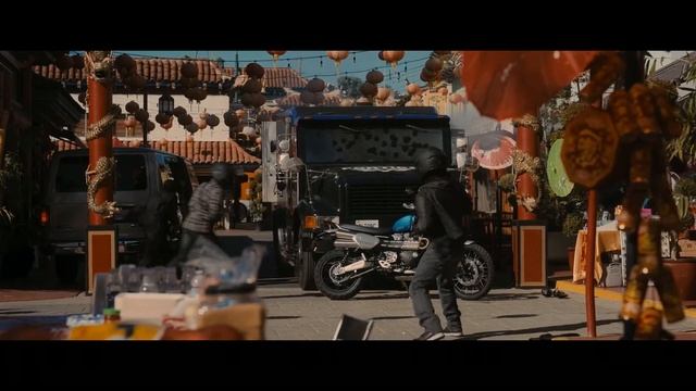 Грабители увидели его и передумали грабить!!! (Гнев Человеческий) смотреть онлайн