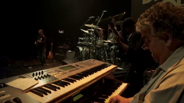 Dennis Chambers — Guitar Center Drum Off 2011 (Part 1) смотреть онлайн