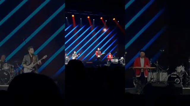 Максим Леонидов на праздничном концерте ко Дню учителя 2018. смотреть онлайн