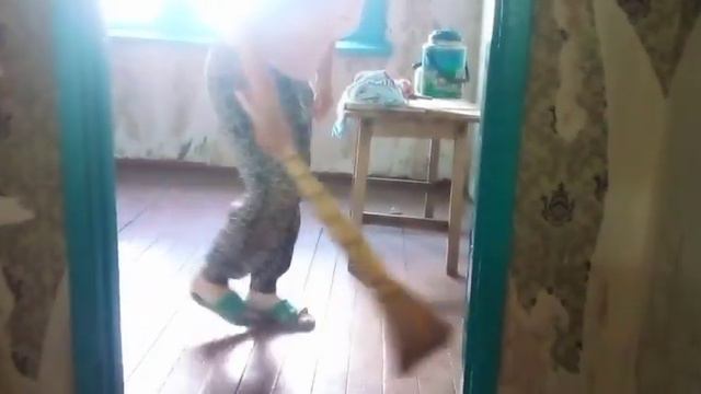 Работа кипит/подстригаем сухие цветы смотреть онлайн
