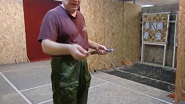 Как крутить нож вокруг указательного пальца смотреть онлайн