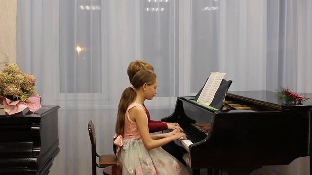 Султанова Диана, 1 класс "Голубой вагон" В. Шаинский, обр. В. Альченко смотреть онлайн