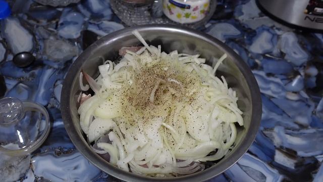 Рыба в банке ,селёдку больше не покупаю.