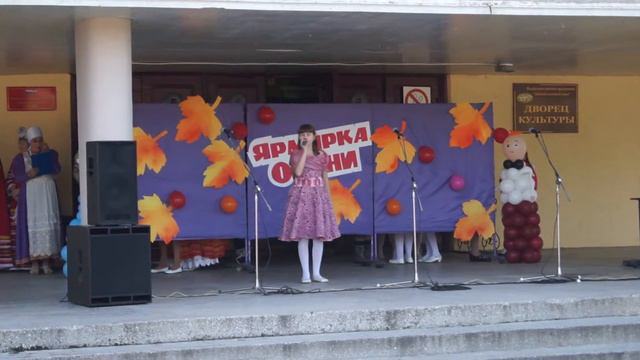 Настя Конищева поёт песню Осенний блюз "Ермолов" смотреть онлайн