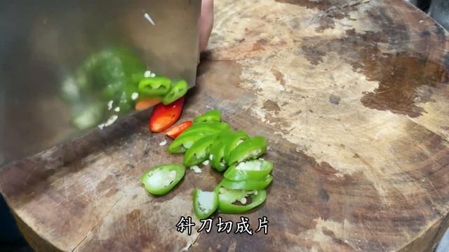 秋天蓮藕最養人，教你做道小炒蓮藕，清脆爽口，簡單家常超下飯【留意美食】#蓮藕 #蓮藕食譜 #lotusrootrecipe