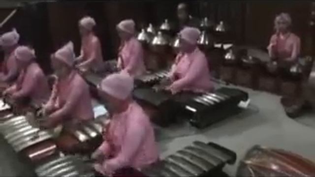Pepiling SMA Batik 1 Surakarta  (Karawitan).flv