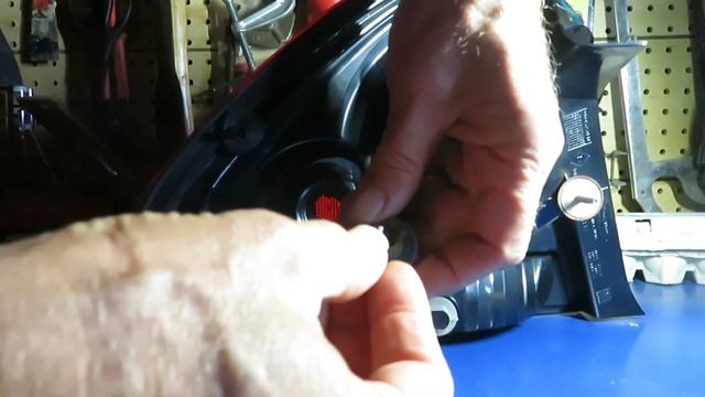 How to Replace Rear Lamps Chevrolet Impala 2006 to 2013 смотреть онлайн