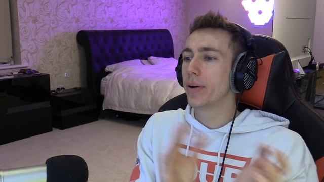 NEW CHRISTMAS BATTLE ROYALE GAME! смотреть онлайн