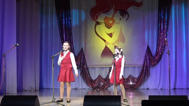 "Мама", муз. А. Ермолов, сл. И. Кузьмина, исполняет дуэт Лиля Ватажникова и Диана Титова смотреть онлайн