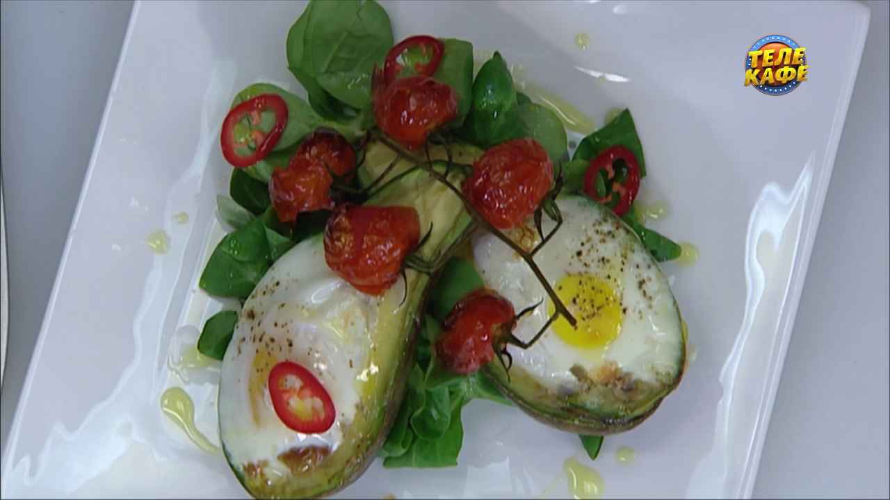 Яйца, запечённые в авокадо. Соус гуакамоле с тигровыми креветками. Дорада, запечённая с авокадо смотреть онлайн