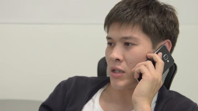 Ол баспалдақтан құлап қала жаздады смотреть онлайн