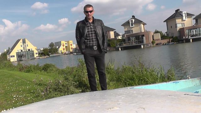 Снимаю себя в полный рост. Неймеген, Нидерланды. (Netherlands) смотреть онлайн