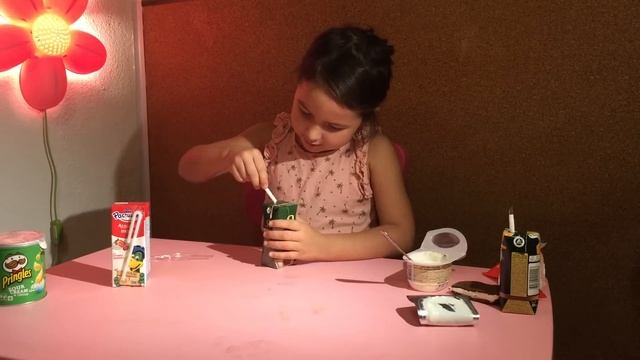 Арина Балерина: Дегустация Kinder, Pringles, коктейль Растишка и соки смотреть онлайн