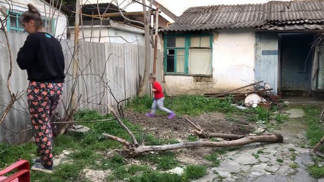 Антибиотик не помогает, Слава плохо слышит( я злая, убрала дерево со двора, психанула из-за рыбы смотреть онлайн