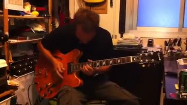 Epiphone Riviera Nick Valensi смотреть онлайн