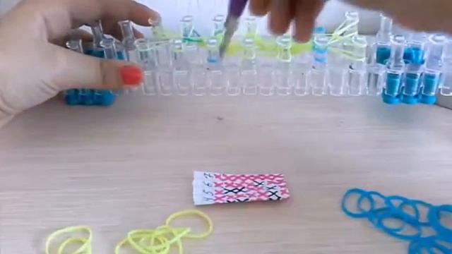 Фреска смайлик из резинок Rainbow Loom