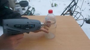 Отличная самоделка из 2 пластиковых бутылок и одной стеклянной банки. Получается удобная банка