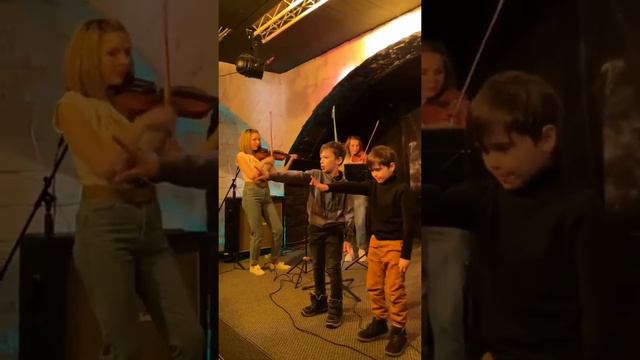 Струнный квартет Quadro и перкуссионист Руслан Лозовой - UNO смотреть онлайн