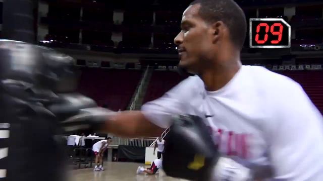 Get To Know Trevor Ariza In 24 Seconds! смотреть онлайн