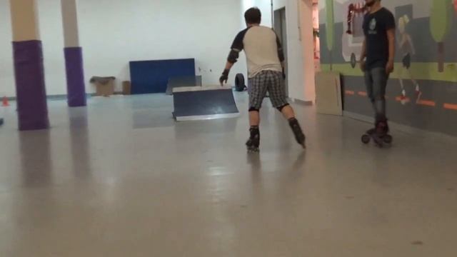 Разворот на крутой горке на 180 градусов на роликах смотреть онлайн