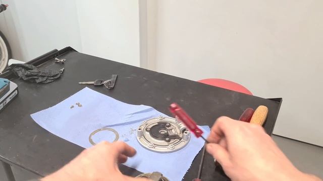 HONDA VTR FIRESTORM VACUUM LOCK ENGINE RUNNING ON ONE CYLINDER PROBLEM SOLVED смотреть онлайн