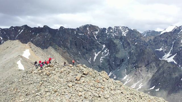 Шавлинские озёра и горы с вершины Пирамиды смотреть онлайн