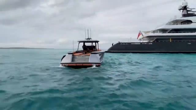 ICON motor yacht aground in Harbour Island Bahamas. смотреть онлайн