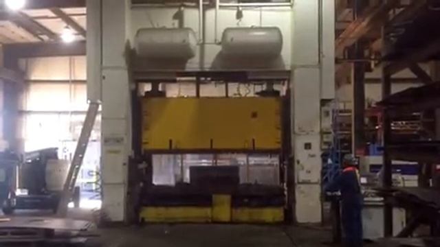 600 Ton CCI Straight Side Double Crank Press (M#9229) смотреть онлайн