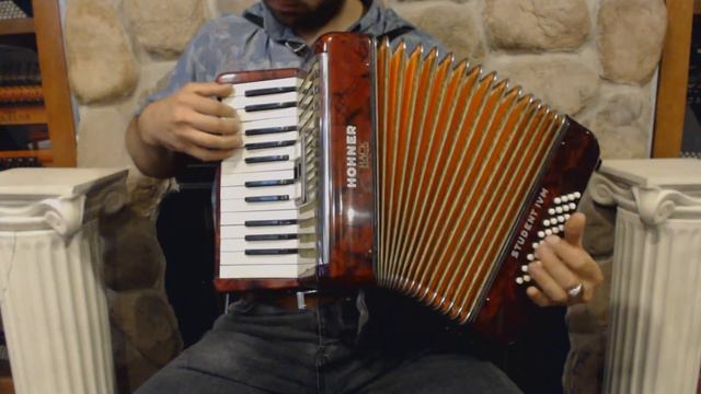 2940 - Red Hohner Student IVM MM 25 32 $699 смотреть онлайн