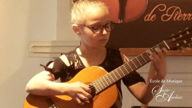 Marie-Ange Lebel (9 ans) 1/2 - Branle anglais (E. Adriaenssen) - Waltz op. 121 no. 1 (Carulli) смотреть онлайн