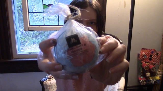 Unboxing Starlight and Roses Bath Bomb! смотреть онлайн