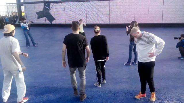 Танцы иностранцев в Олимпийском парке Сочи 2014 смотреть онлайн