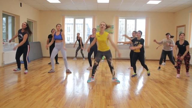 Enrique Iglesias - SUBEME LA RADIO ft. Descemer Bueno, Zion & Lennox / GENTLE WOMAN / ZUMBA смотреть онлайн