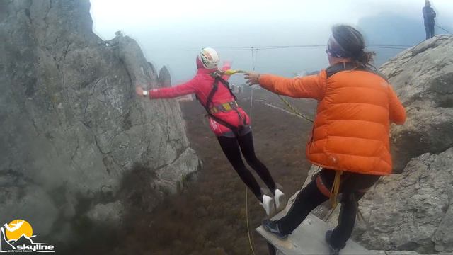 Вика Ильяс-кая Прыжки с верёвкой в Крыму с командой Skyline смотреть онлайн