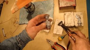 плавить свинец дома и отлить солдатика в форму из гипса, изготовление моделей, свинцеплав,