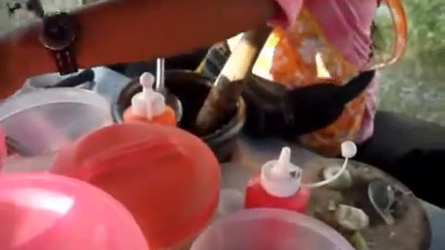 Сом Там. Как готовят Салат из зеленой Папайи смотреть онлайн