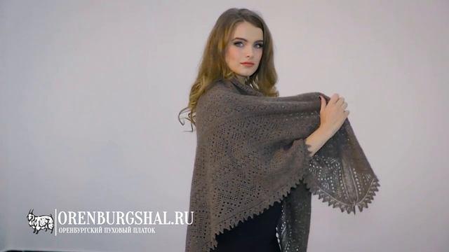 Теплый пуховый платок серого цвета. смотреть онлайн