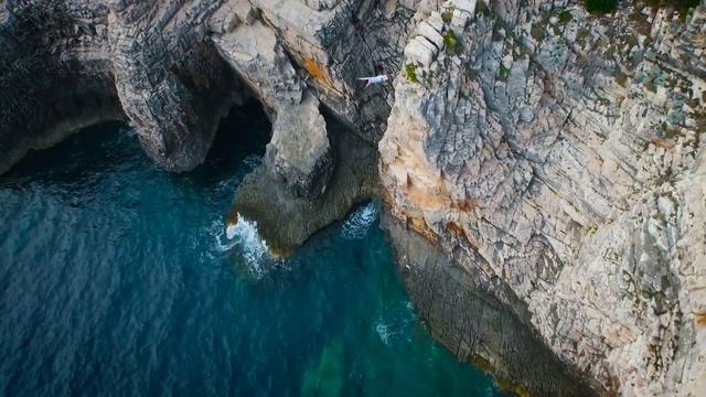 Orlando Duque's Croatian Cliff Diving Expedition смотреть онлайн