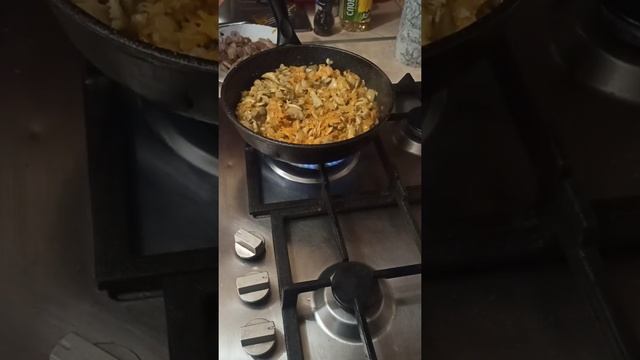 "Подлива из куриного филе и вешенок" простой рецепт смотреть онлайн