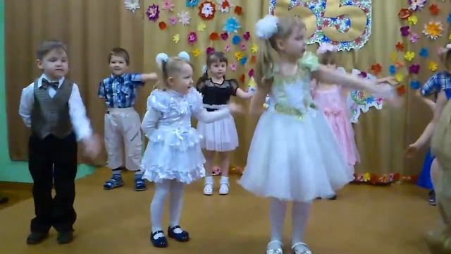 Д/с "Ягодка" танец Ладошки смотреть онлайн