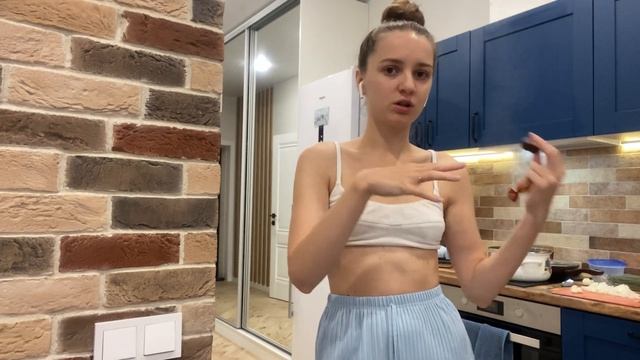 ВТОРОЙ ВЛОГ. ЧТО ПРИГОТОВИТЬ ИЗ ФАСОЛИ? ГОТОВЛЮ ЛОБИО И КОРМЛЮ КОТИКОВ смотреть онлайн